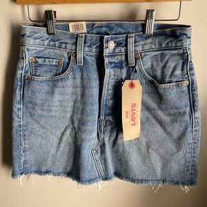 Levi’s deconstructed frayed denim skirt size 26